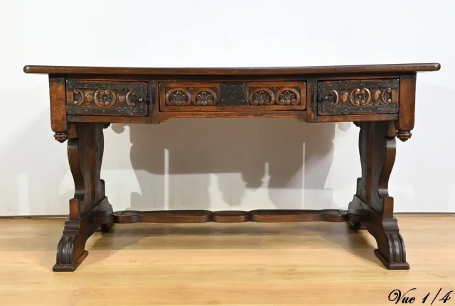 Table Bureau en Chêne, style Néogothique – Début XXe
