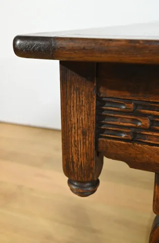 Table Bureau en Chêne, style Néogothique – Début XXe