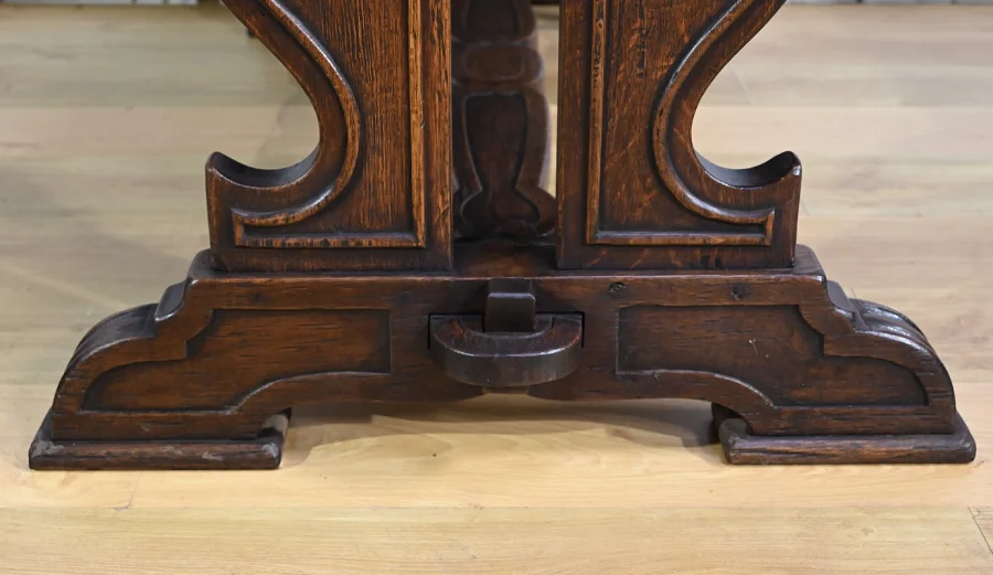 Table Bureau en Chêne, style Néogothique – Début XXe