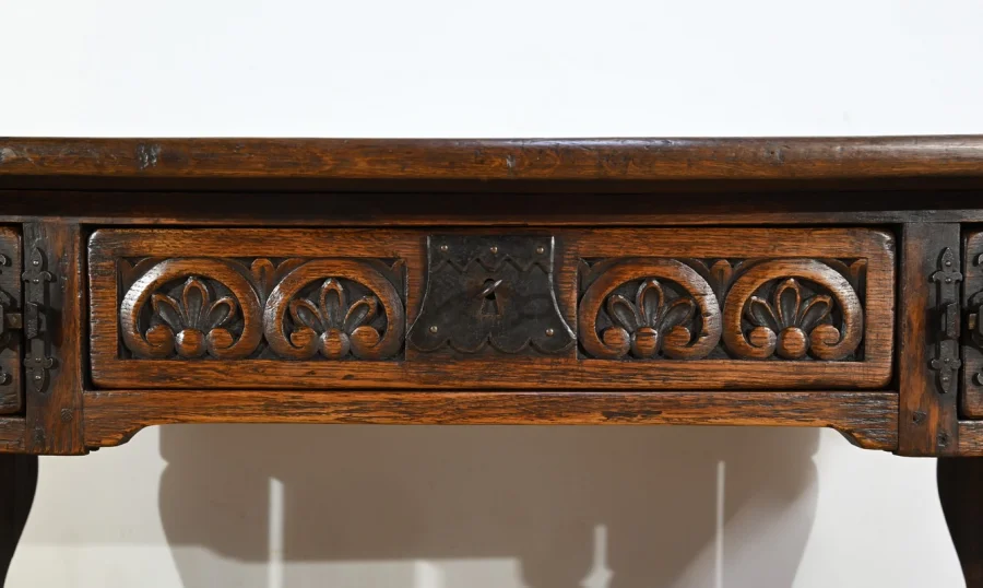 Table Bureau en Chêne, style Néogothique – Début XXe