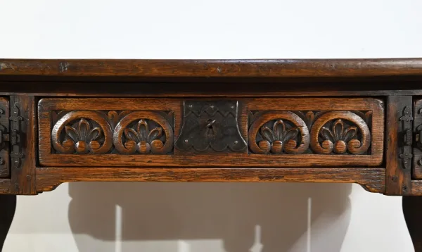 Table Bureau en Chêne, style Néogothique – Début XXe