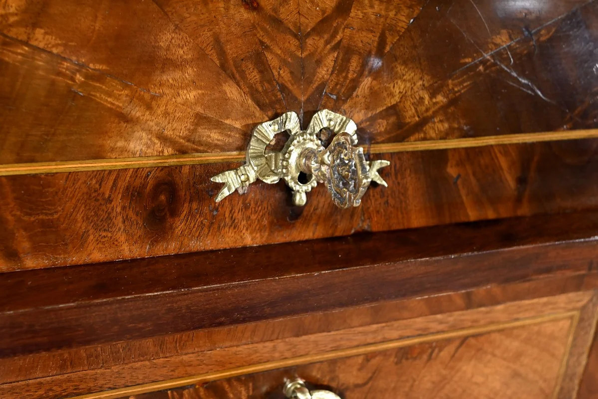 SCHREIBTISCH IM LOUIS XV-STIL