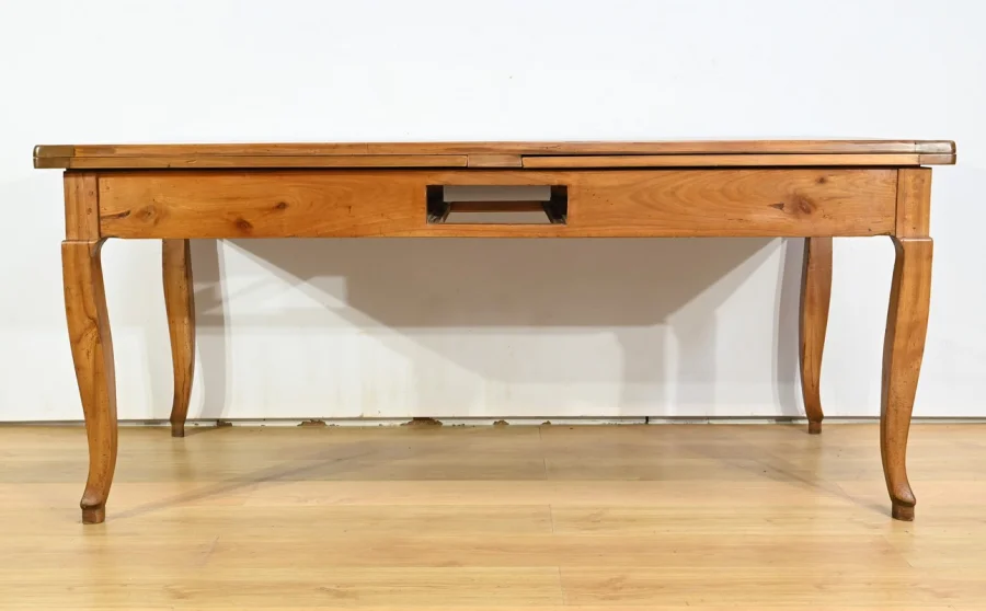 Table Régionale en Merisier, style Louis XV – Milieu XIXe
