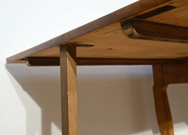 Table Régionale en Merisier, style Louis XV – Milieu XIXe