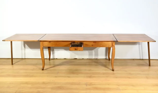Table Régionale en Merisier, style Louis XV – Milieu XIXe
