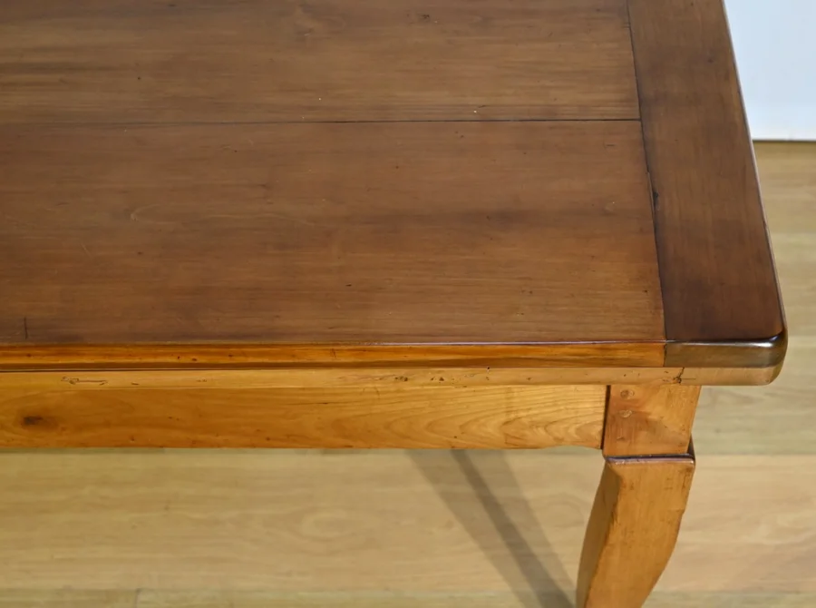 Table Régionale en Merisier, style Louis XV – Milieu XIXe