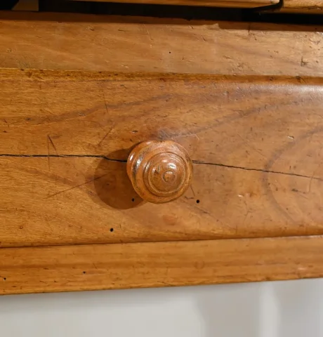 Table Régionale en Merisier, style Louis XV – Milieu XIXe