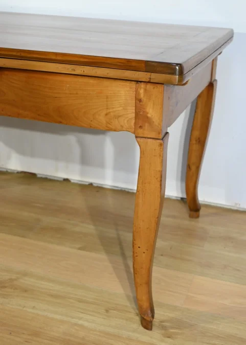 Table Régionale en Merisier, style Louis XV – Milieu XIXe