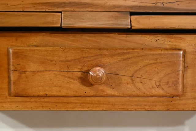 Table Régionale en Merisier, style Louis XV – Milieu XIXe