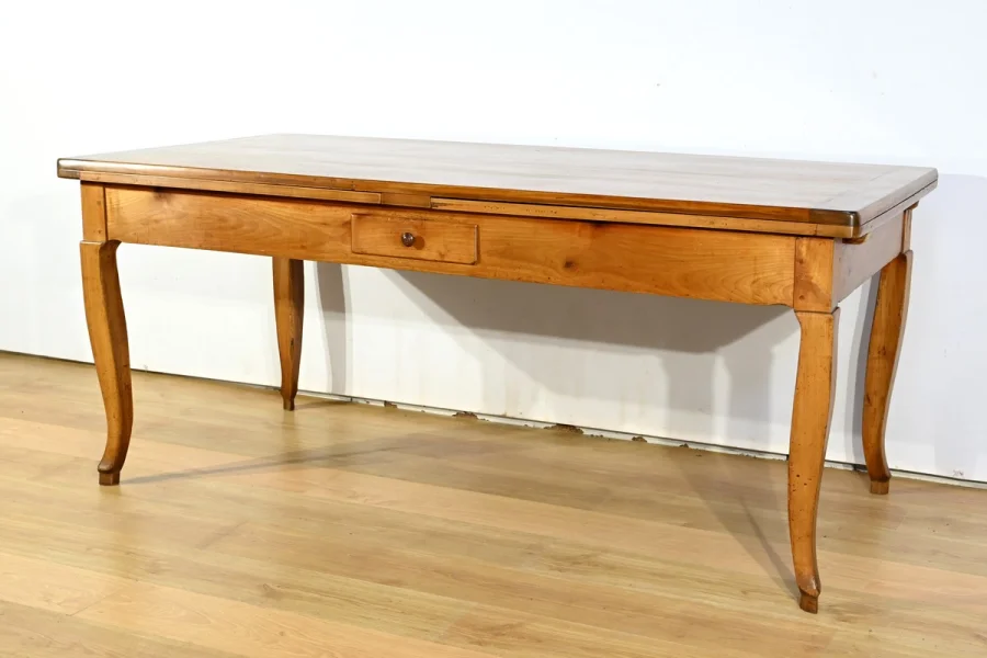 Table Régionale en Merisier, style Louis XV – Milieu XIXe