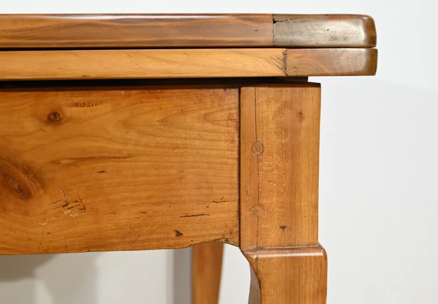 Table Régionale en Merisier, style Louis XV – Milieu XIXe