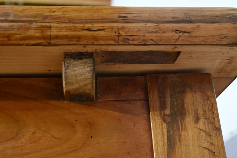 Table Régionale en Merisier, style Louis XV – Milieu XIXe
