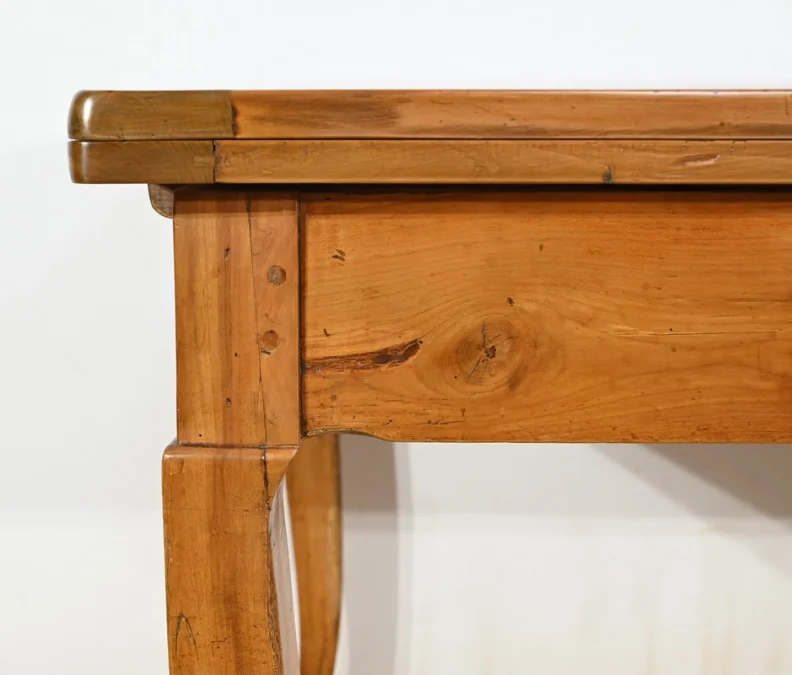 Table Régionale en Merisier, style Louis XV – Milieu XIXe