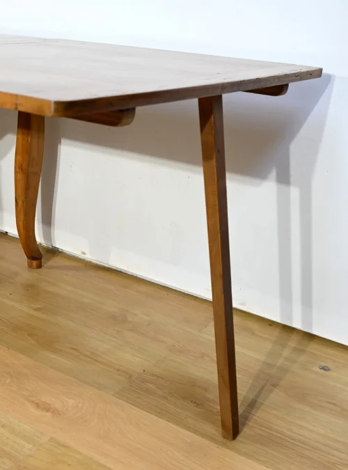 Table Régionale en Merisier, style Louis XV – Milieu XIXe