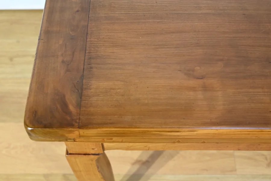 Table Régionale en Merisier, style Louis XV – Milieu XIXe