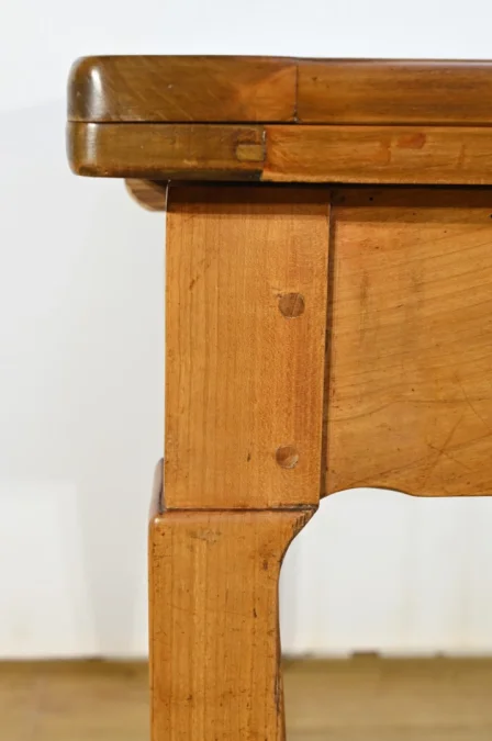 Table Régionale en Merisier, style Louis XV – Milieu XIXe