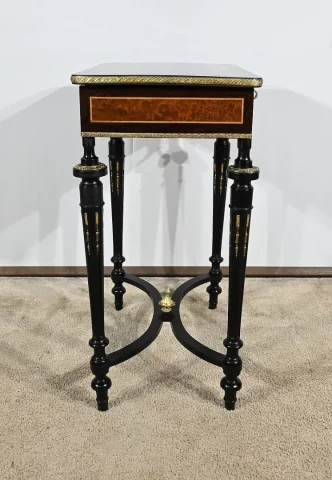Petite Table de Salon en Palissandre et Loupe d’Amboine, style Louis XVI, époque Napoléon III – Milieu XIXe