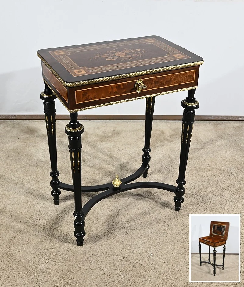 Petite Table de Salon en Palissandre et Loupe d’Amboine, style Louis XVI, époque Napoléon III – Milieu XIXe