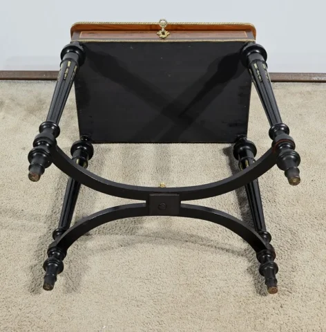 Petite Table de Salon en Palissandre et Loupe d’Amboine, style Louis XVI, époque Napoléon III – Milieu XIXe