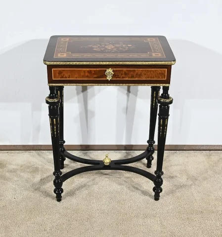 Petite Table de Salon en Palissandre et Loupe d’Amboine, style Louis XVI, époque Napoléon III – Milieu XIXe