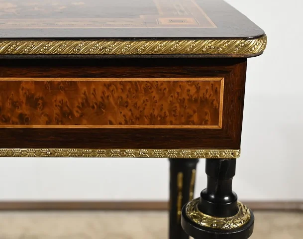 Petite Table de Salon en Palissandre et Loupe d’Amboine, style Louis XVI, époque Napoléon III – Milieu XIXe