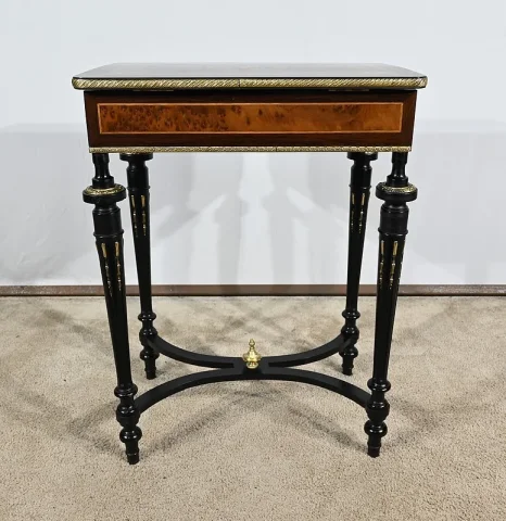 Petite Table de Salon en Palissandre et Loupe d’Amboine, style Louis XVI, époque Napoléon III – Milieu XIXe