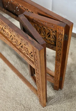 Table Orientale Pliante en Bois Exotique – Début XXe