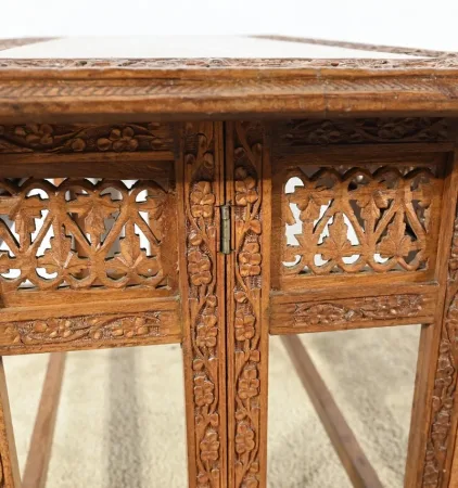 Table Orientale Pliante en Bois Exotique – Début XXe