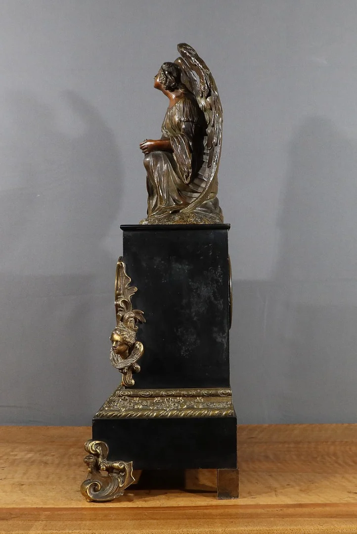 Horloge en Marbre et Bronze, « L’Ange en Contemplation » , Miroy Frères, époque Napoléon III – Milieu XIXe