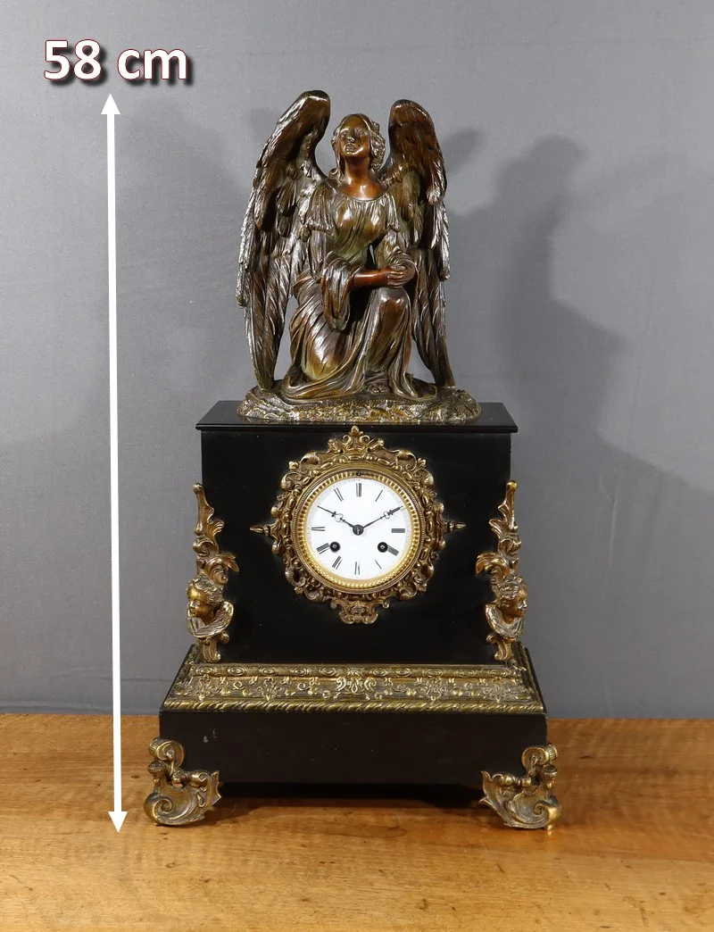 Horloge en Marbre et Bronze, « L’Ange en Contemplation » , Miroy Frères, époque Napoléon III – Milieu XIXe