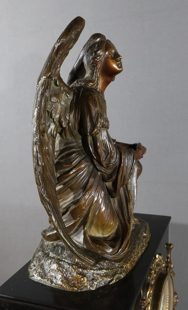 Horloge en Marbre et Bronze, « L’Ange en Contemplation » , Miroy Frères, époque Napoléon III – Milieu XIXe