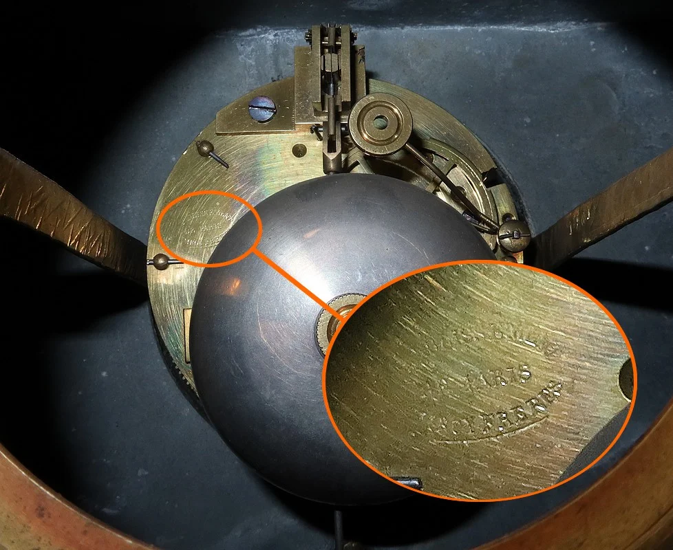 Horloge en Marbre et Bronze, « L’Ange en Contemplation » , Miroy Frères, époque Napoléon III – Milieu XIXe