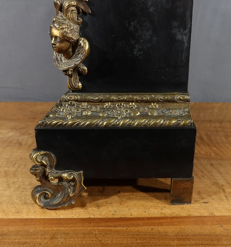 Horloge en Marbre et Bronze, « L’Ange en Contemplation » , Miroy Frères, époque Napoléon III – Milieu XIXe