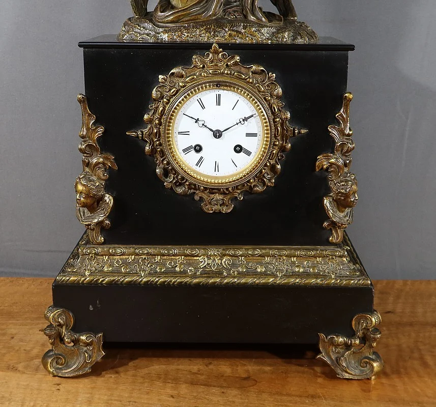 Horloge en Marbre et Bronze, « L’Ange en Contemplation » , Miroy Frères, époque Napoléon III – Milieu XIXe