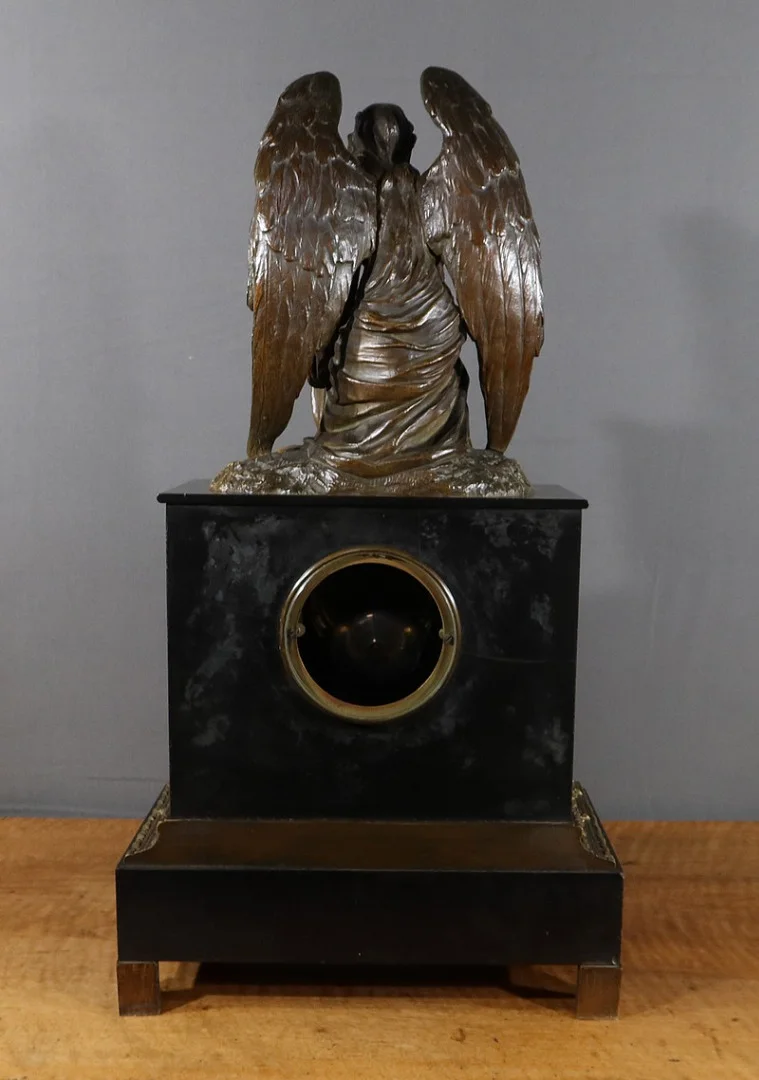 Horloge en Marbre et Bronze, « L’Ange en Contemplation » , Miroy Frères, époque Napoléon III – Milieu XIXe