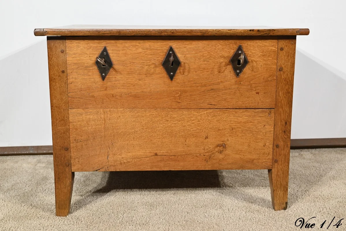 OAK CHEST