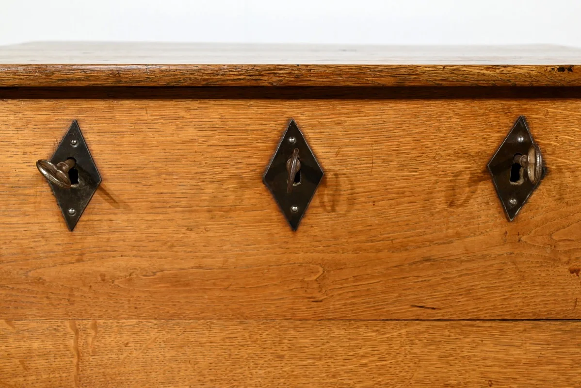 OAK CHEST