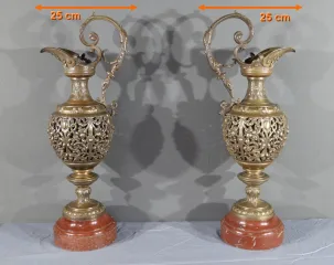 一对青铜水壶
