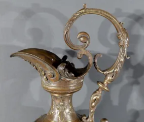 一对青铜水壶