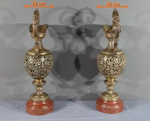 一对青铜水壶