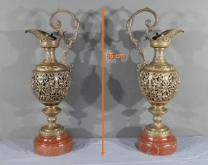 一对青铜水壶