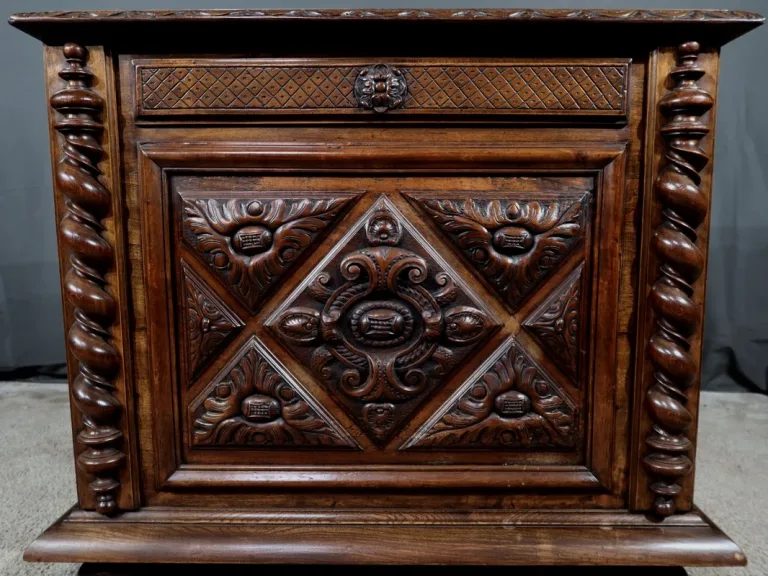 Coffre à Linge de Palier en Hêtre et Noyer massif, style Louis XIII - Fin XIXe