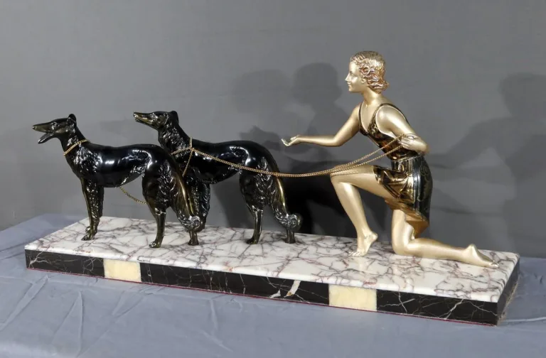 GRUPPE AUS DER ART DECO-PERIODE