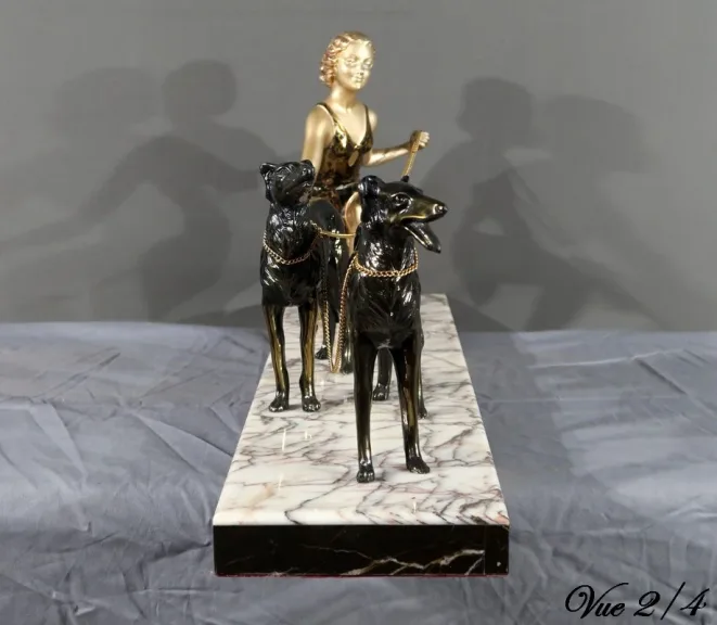 GRUPPE AUS DER ART DECO-PERIODE