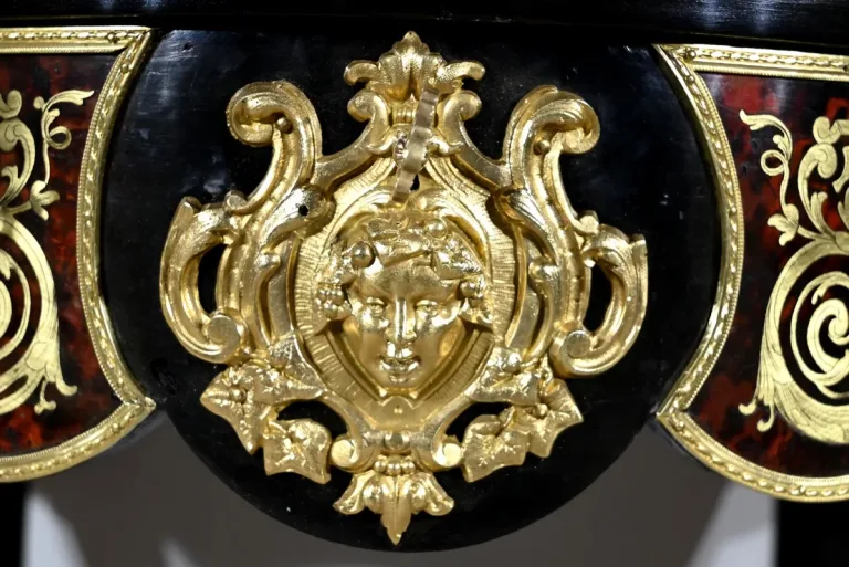 Beistelltisch aus der Zeit Napoleons III.