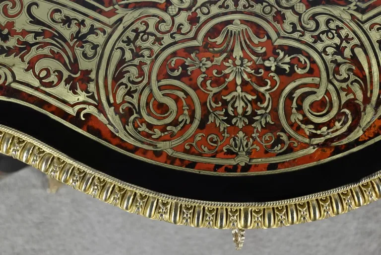 Beistelltisch aus der Zeit Napoleons III.
