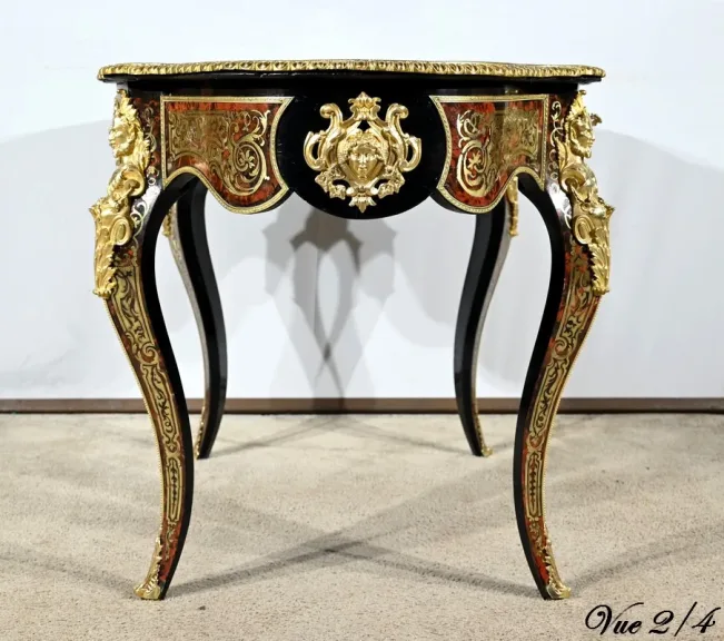 Beistelltisch aus der Zeit Napoleons III.