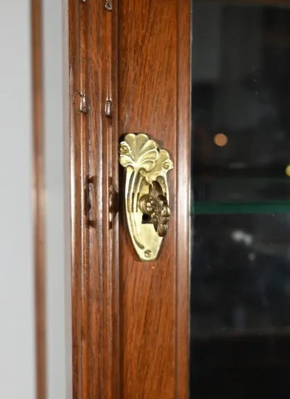 ШКАФ ИЗ КРАСНОГО ДЕРЕВА, приписываемый MAISON E. DIOT