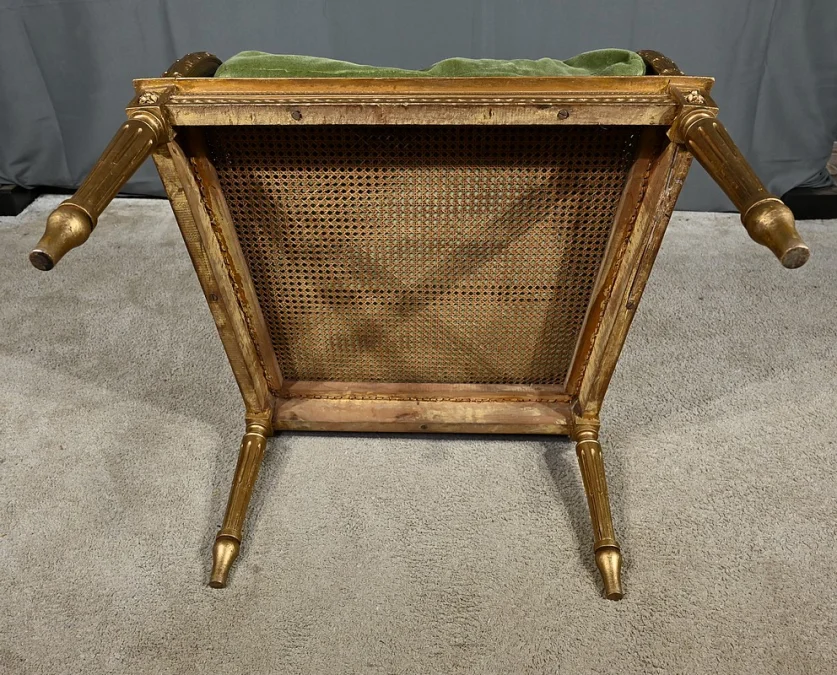 Importante Bergère en Bois Doré et à Oreilles Cannées, style Louis XVI – 1900