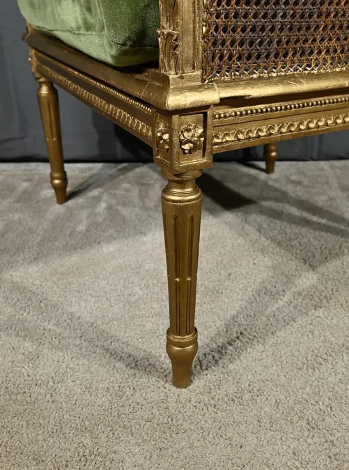 Importante Bergère en Bois Doré et à Oreilles Cannées, style Louis XVI – 1900